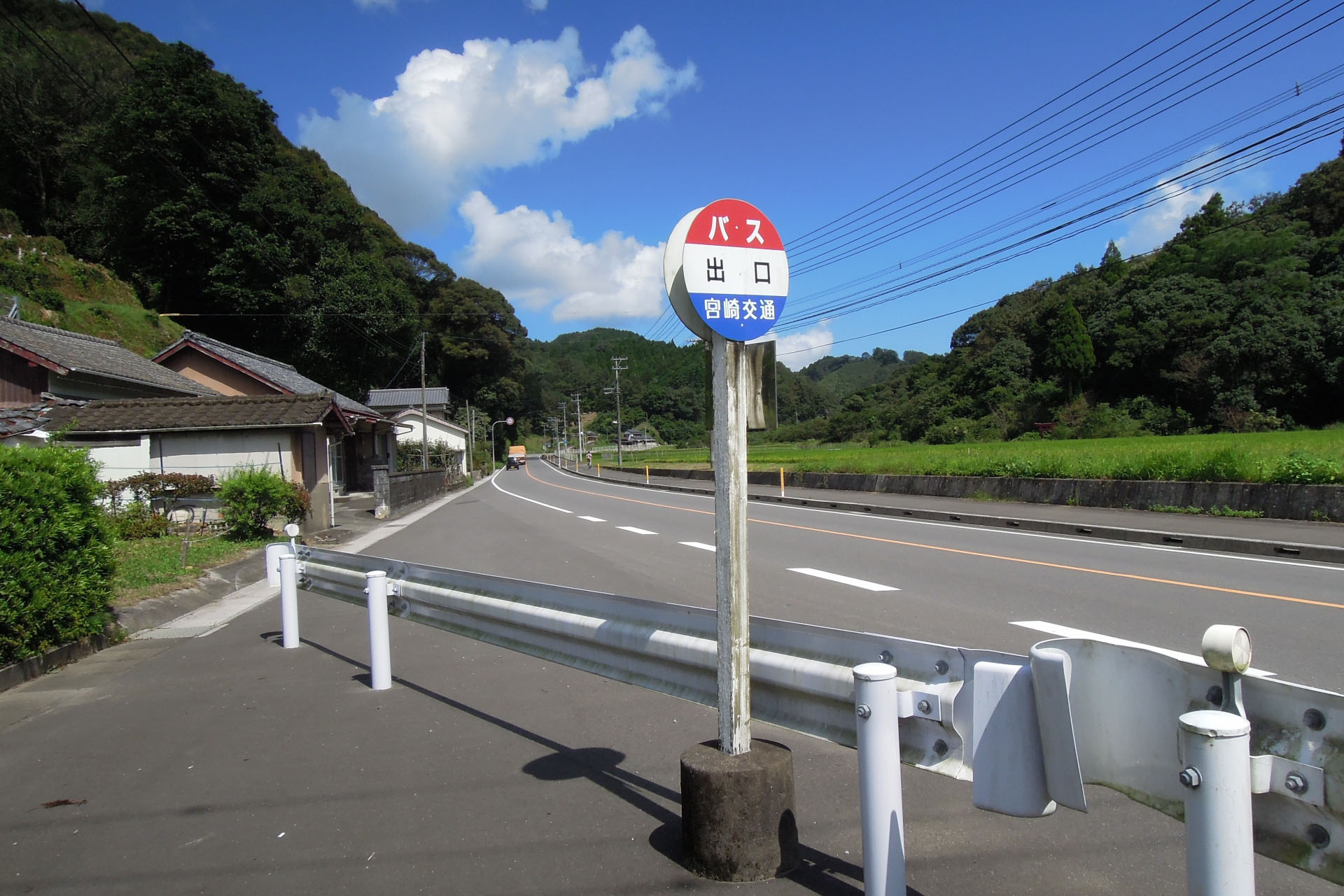 業界初 4 22よりバス停周辺のお店検索が可能に ベストマッチのお店探しは バス停周辺から デザインワン ジャパン Designone Japan